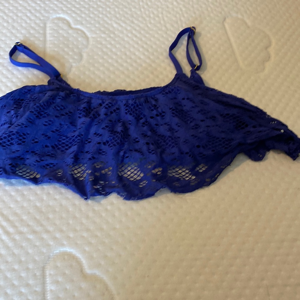 Women’s Kenneth Cole L swim top